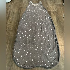 Woolino all season sleep sack 2-4 years in star grey- like new.